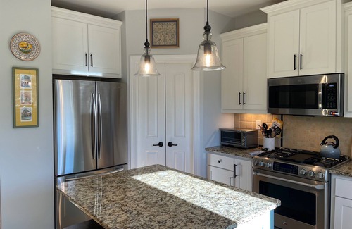 Charlottesville House | Perfect for UVA Graduation! Walking distance to Football Stadium and Grounds.