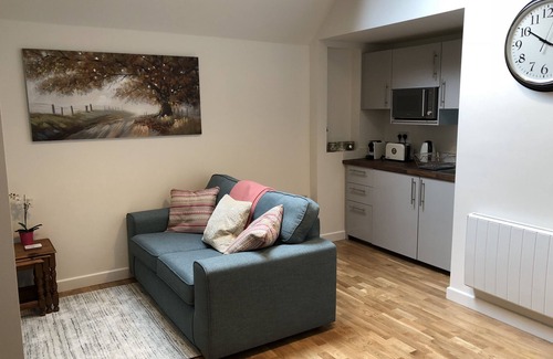 Hindhead House | Perfect for walkers, Goodwood, National Trust, Short Stay