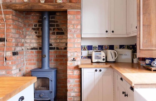 New Forest District Cottage | Perfect for wild play and family escapes in the forest - with lots of extras
