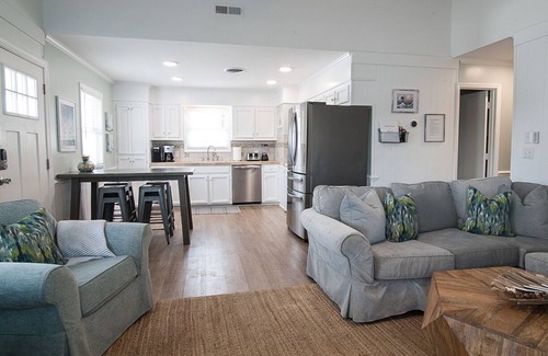 Ocean Isle Beach House | Perfect getaway in Ocean Isle Beach-beach just steps away & pet-friendly!