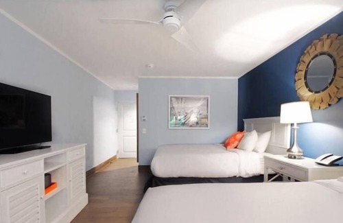 Marathon Resort | Perfect Getaway! 2 Spacious Units, Pool, Tennis, Parking, Near Beach