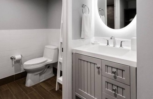 Marathon Resort | Perfect Getaway! 2 Spacious Units, Pool, Tennis, Parking, Near Beach