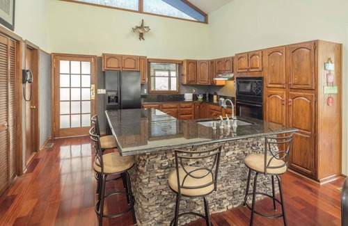 Chattanooga House | Perfect Getaway on the Water Beautiful Gorge Views Complimentary Kayaks & SUPs 11 miles to Downtown