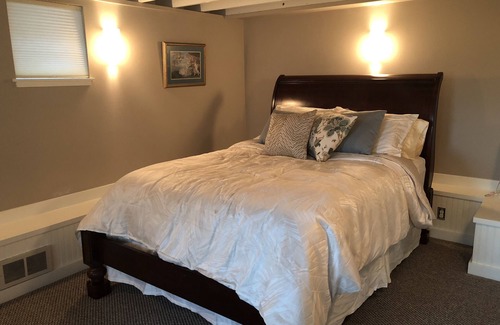 North End House | Perfect Getaway overlooking the Puget Sound, Close to Ruston Point and UPS