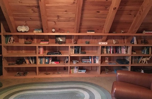 Vesta Cabin | Perfect Getaway off the BR Parkway. Close to Mabry Mill, views, and wineries