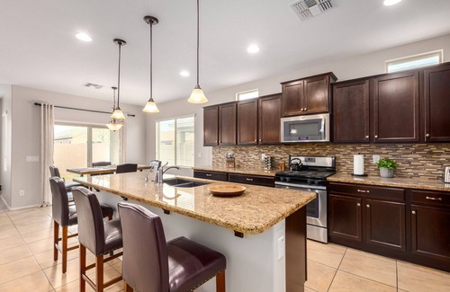 San Tan Valley House | Perfect getaway for up to 6 people! 3 Heated Community Pools & Tennis court!