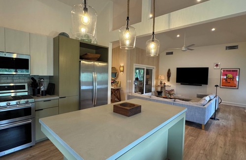 Hanalei House | Perfect Hanlei Location! Walk to beach/town. Newly Remodeled w/AC TVNCU-4237