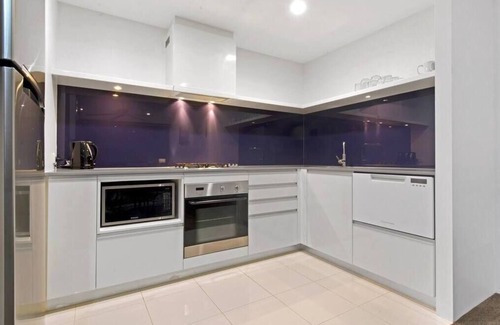 Surfers Paradise Apartment | Perfect holiday central to everything Ocean views