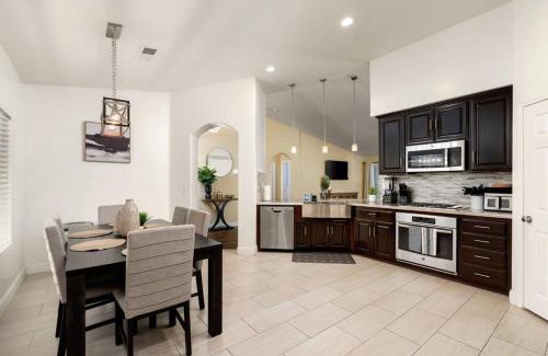 Pumpkin Center House | Perfect Home for Work or Relaxing Vacation