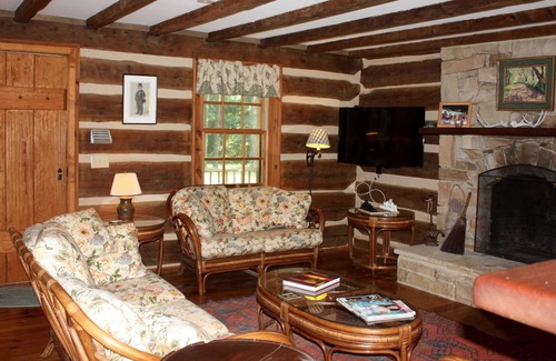 Millwood Cabin | Perfect Hunt Box in Clarke Co. Minutes to Upperville and Middleburg.
