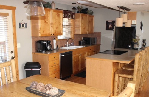 Reeds Spring Cabin | Perfect Lakefront Lodge with Beautiful Ozark Mountain View’s!