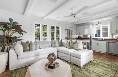 Seaside House | Perfect Layout for Two Couples. Beachside in the Middle of Seaside. Gulf View