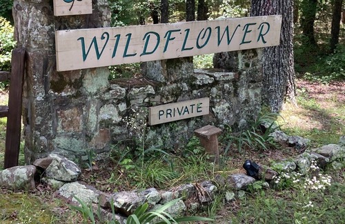 Heber Springs Cabin | Perfect Little Red River Getaway with Private Fishing Dock!