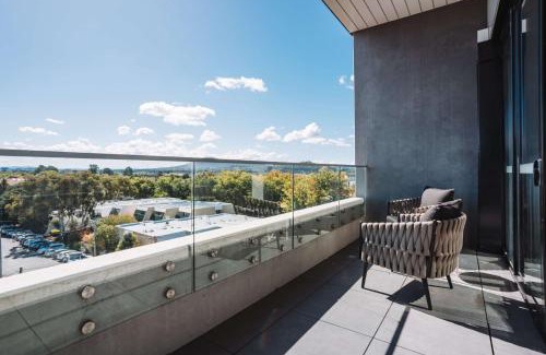 Kingston Apartment | Perfect Located 1-Bed with Great Views & Parking