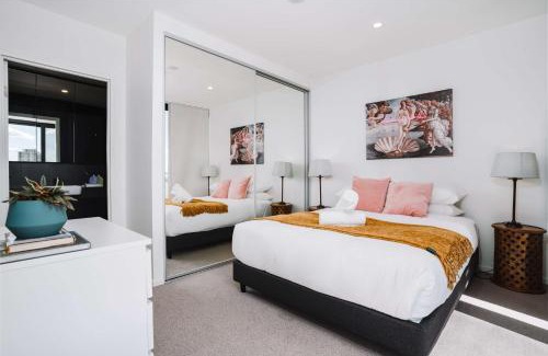 Kingston Apartment | Perfect Located 1-Bed with Great Views & Parking