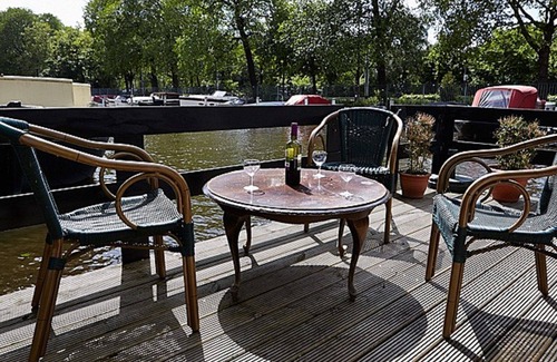 Staatsliedenbuurt Boat Rental | Perfect located charming houseboat in the center of Amsterdam Jordan clo