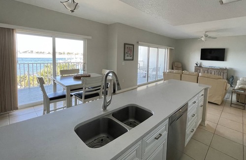 Pensacola Beach Condo | Perfect Location - Close to Everything! and 2 Beach Bikes included!