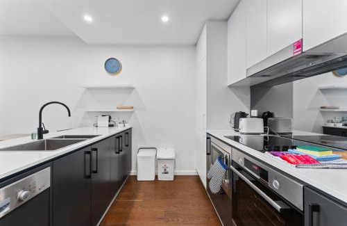 Kingston Apartment | Perfect Location 1-Bed with Balcony, BBQ & Parking