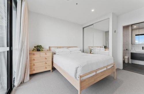 Kingston Apartment | Perfect Location 1-Bed with Balcony, BBQ & Parking