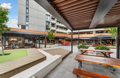 Kingston Apartment | Perfect Location 1-Bed with Balcony, BBQ & Parking