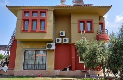 Oludeniz Villa | Perfect location 2 minutes to all amenities, bars/bus/restaurants and shops.
