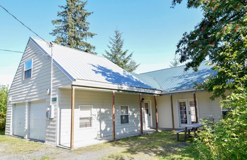 Seward House | Perfect Location, Comfortable & Convenient for a long-term stay w/two bedrooms