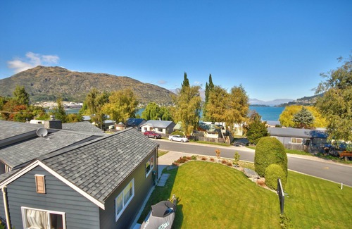 Frankton House | Perfect Location. Cute as holiday home in the heart of old Frankton.