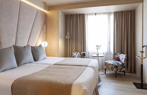 Sant Nicolau Hotel | Perfect Location for Getaway! Relaxing Room w/Large Window, King/2 Twin Bed