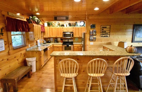 Gatlinburg - Pigeon Forge Cabin | PERFECT LOCATION! GORGEOUS BREATHTAKING VIEWS, SPACIOUS CABIN, FUN AND RELAXING.