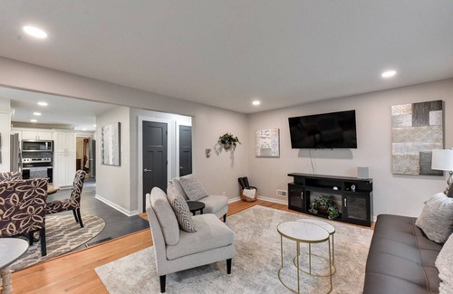 Aksarben - Elmwood Park House | Perfect Location in Omaha, Walking distance to Aksarben village and Boxter Arena
