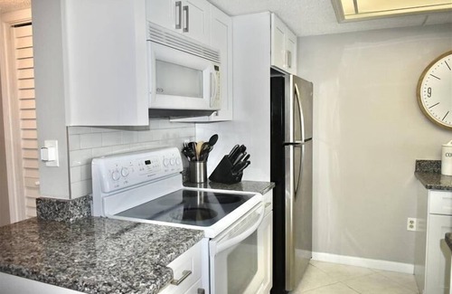 Ponce Inlet Apartment | Perfect Location in Ponce Inlet for this 2/2 oceanfront Condo 504 South Point