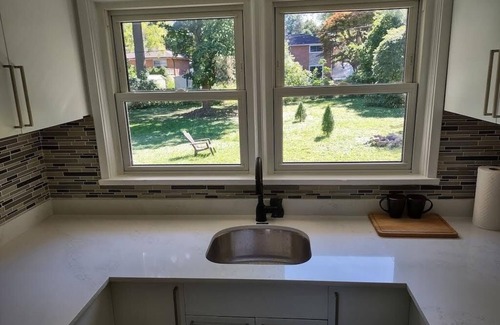 London Apartment | Perfect Location! Quiet City Home Near Venues, Shops & Restaurants