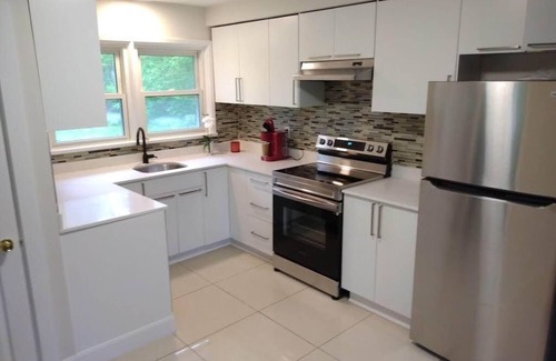 London Apartment | Perfect Location! Quiet City Home Near Venues, Shops & Restaurants