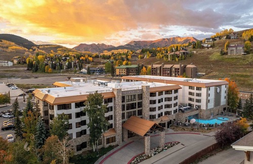 Crested Butte Condo | Perfect Location, Outdoor Pool and Hot Tub! 273