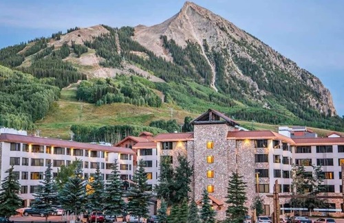 Crested Butte Condo | Perfect Location, Outdoor Pool and Hot Tub! 273