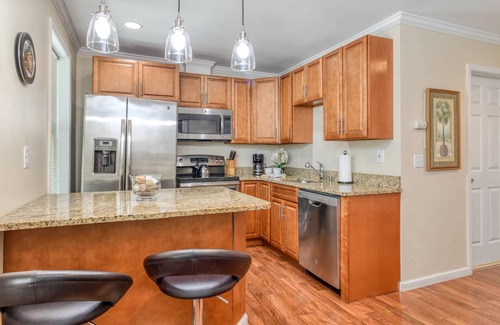 Downtown Historic District Apartment | Perfect Location! Walk Everywhere! Free Parking & Attractions Tickets! Fall Promo: 2 nights, 1 free