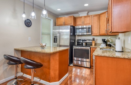Downtown Historic District Apartment | Perfect Location! Walk Everywhere! Free Parking & Attractions Tickets! Fall Promo: 2 nights, 1 free