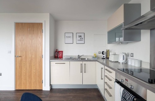 Central Milton Keynes Apartment | Perfect MK Base: Quiet, Secure & Central! 20%off