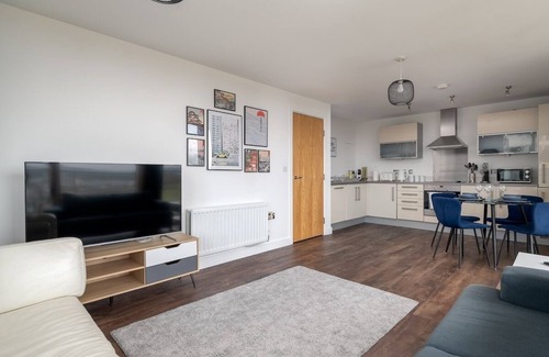 Central Milton Keynes Apartment | Perfect MK Base: Quiet, Secure & Central! 20%off