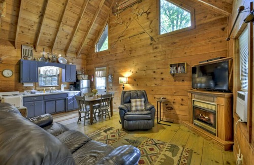Copperhill Cabin | Perfect Mountain Cabin with HOT TUB!