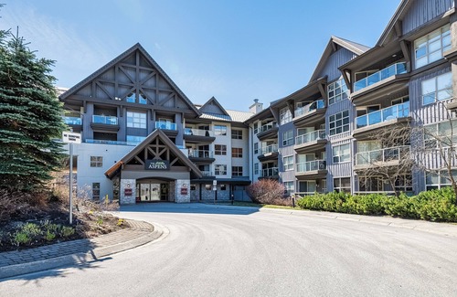 Upper Village Apartment | Perfect Mountain Retreat at Whistler - Blackcomb!