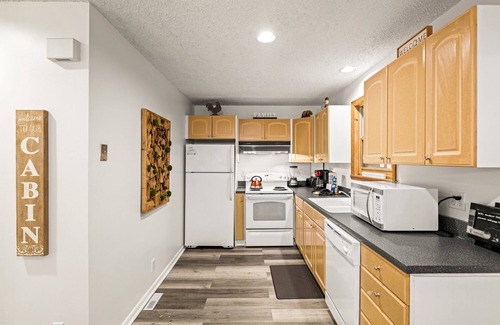 Gatlinburg Cabin | Perfect Mtn Cabin, King Beds, Hot Tub, 5 minute drive to downtown