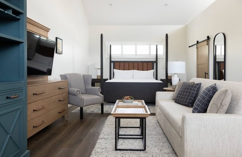 Midway Hotel | Perfect Outdoor Getaway! 4 Relaxing Units w/Pool, Golf Nearby Attractions!
