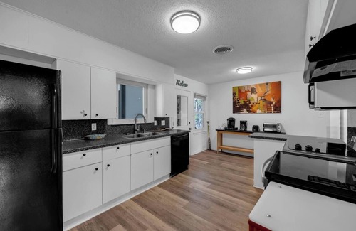 Kingsland House | Perfect Pair-Lakehouse on LBJ!