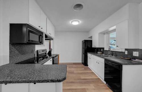 Kingsland House | Perfect Pair-Lakehouse on LBJ!