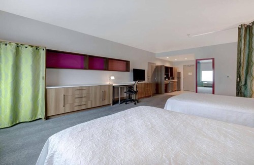 Centennial Hills Hotel | Perfect Place to Unwind! Kitchen, Breakfast, Pool, Pets Allowed!
