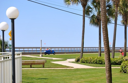 Miramar Beach Apartment | PERFECT POOLSIDE PLACE.. Maravilla 2110. Pet friendly! Steps to Beach!
