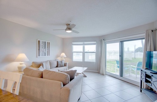 Miramar Beach Apartment | PERFECT POOLSIDE PLACE.. Maravilla 2110. Pet friendly! Steps to Beach!