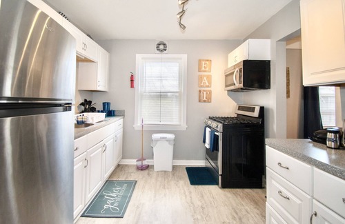 Roselawn Finance House | Perfect Private Cincinnati Getaway Near Downtown!