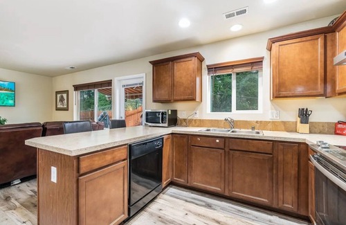 Eastside House | Perfect Private Getaway Minutes to Downtown!